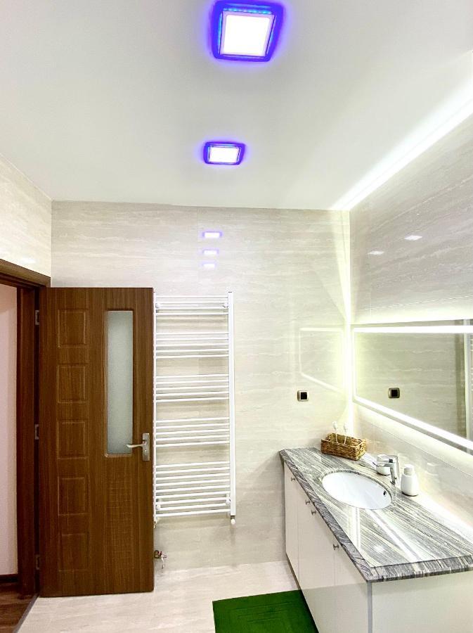 Coquette Apartment Braşov Buitenkant foto